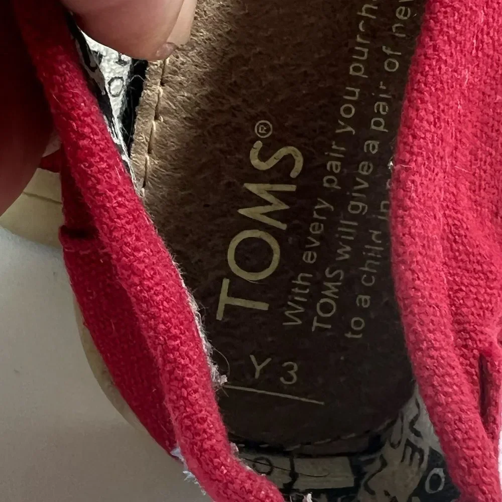TOMS Unisex-Child Classic Alpargata Sneaker Red Size Y3